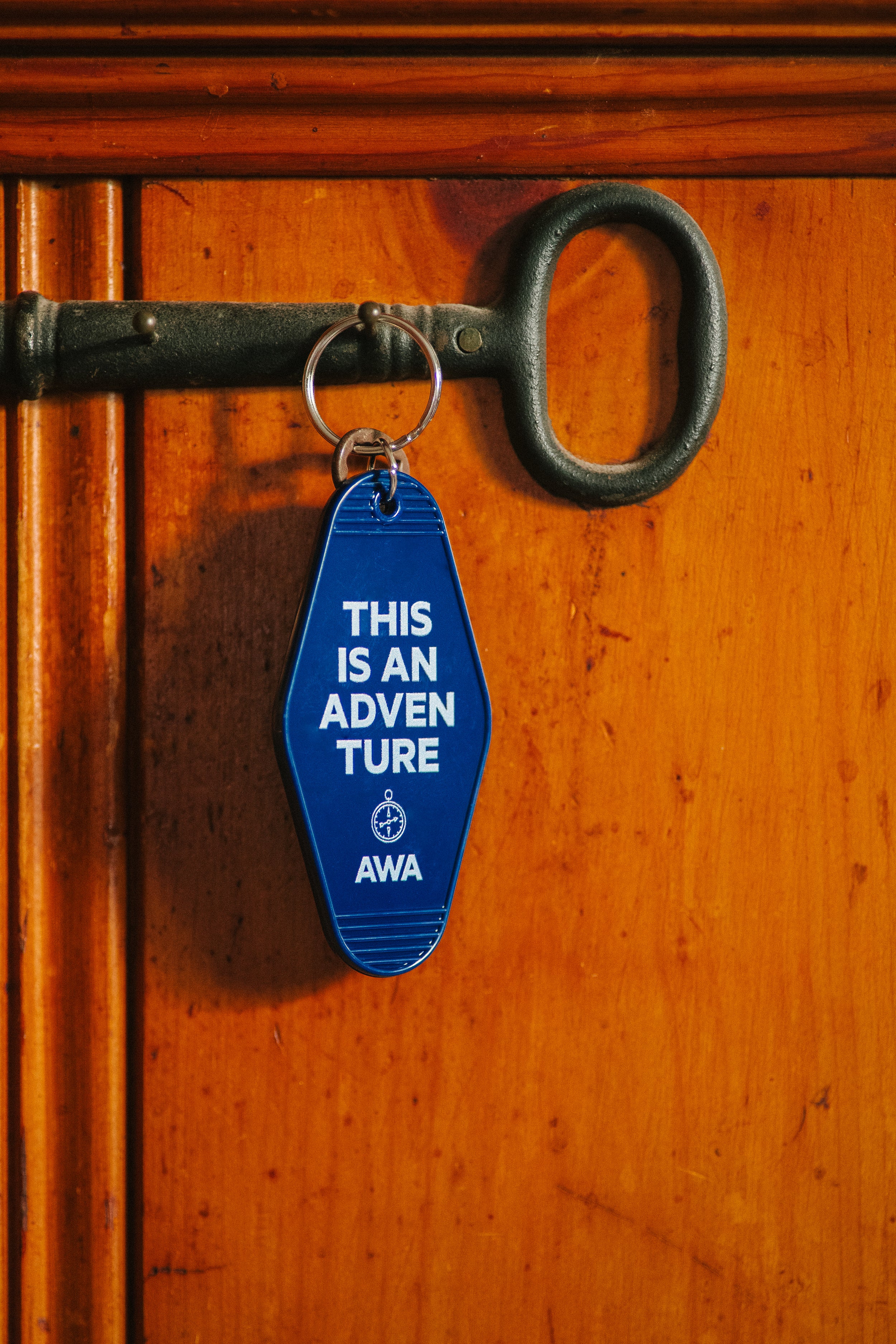 Vintage Style Motel Keychain - Blue – AccidentallyWesAnderson
